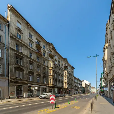 Appartement Ulloi 1 *
